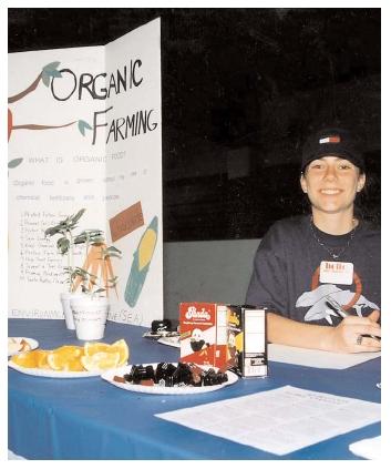 Science has not proven any nutritional difference between organically grown foods and conventionally grown foods. However, the methods employed by organic farmers may be more sustainable in the long term than conventional farming. [Photograph by Robert J. Huffman. Field Mark Publications. Reproduced by permission.]