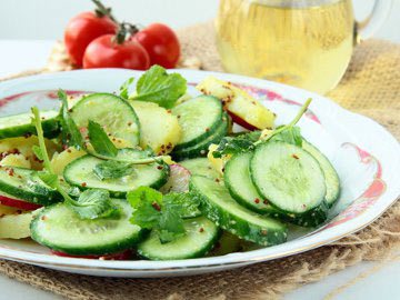 Cucumber and Cantaloupe Salad